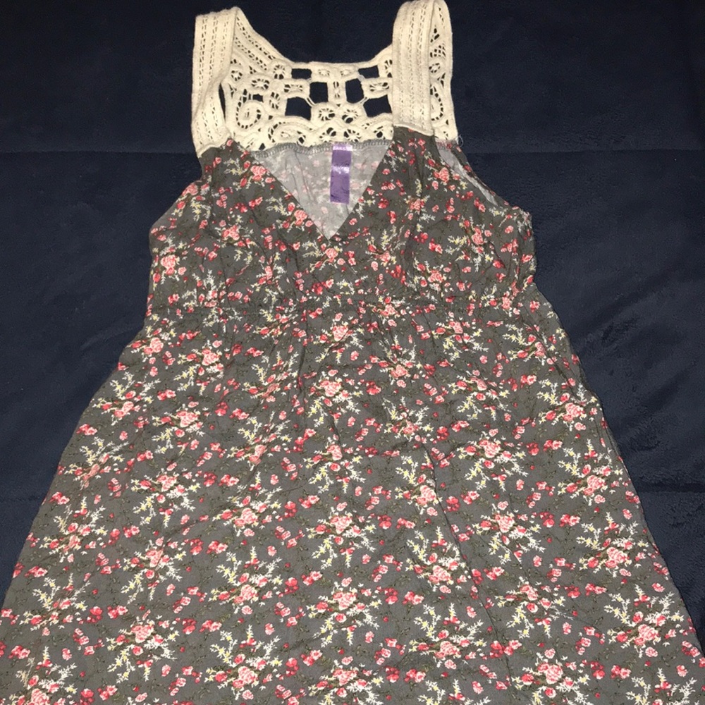 Pretty v-neck tang top